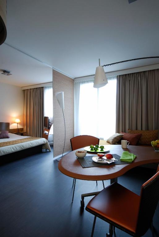 One-Bedroom Apartment,821605346:JPEG